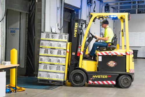 boxes-company-driver-1267324 boxes-company-driver-1267324